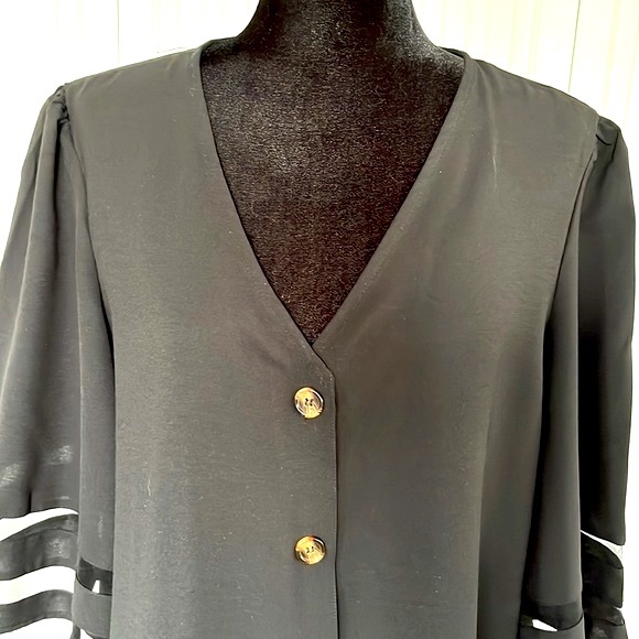 Loose fit, Black top with bell sleeves, sheer panels and buttons. Size 2X - Picture 3 of 9